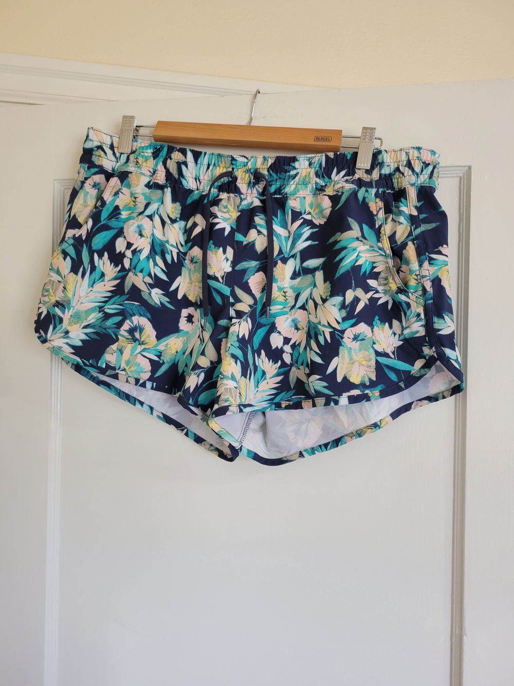 Womens Columbia Omni Shield Tropical Shorts Size L